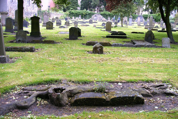 Dunfermline Abbey graveyard