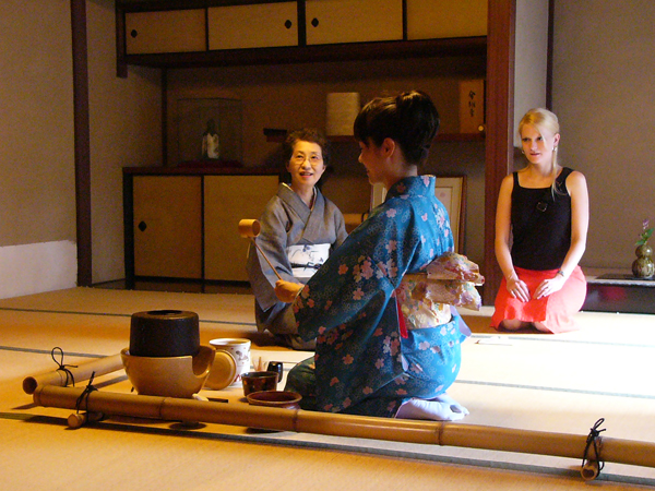 Tea Ceremony (Photo from Kyoto Travel Guide)