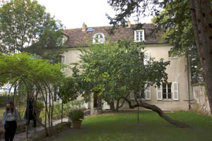 Musée de Montmartre at 12 rue Cortot served as a residence and meeting place for many artists including Auguste Renoir, Suzanne Valadon and Émile Bernard